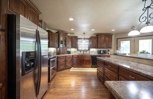 Broken Bow Cabin | Acres BEST GAME Rm Sleeps 8 - 2 acre- Hot tub, Fire Pit