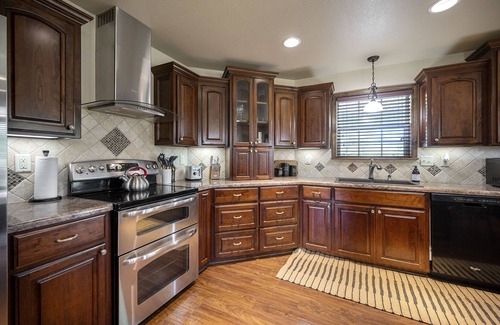 Broken Bow Cabin | Acres BEST GAME Rm Sleeps 8 - 2 acre- Hot tub, Fire Pit