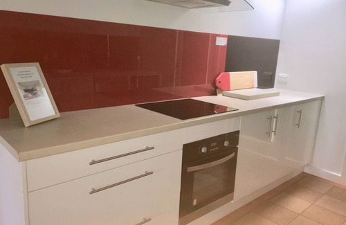 Mornington Apartment | Across from Beach. On Esplanade. Main st 900m.
