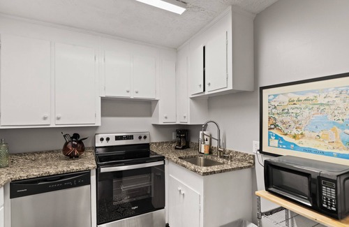 Auburn Apartment | Across from Campus! Magnolia LinenCo #7 Downtown AU