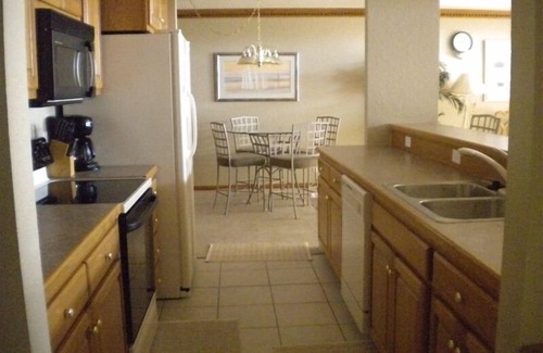 Lake Ozark House | Across from Shady Gators & H Toad 5 BR Sleeps (10) 3,000 sq ft