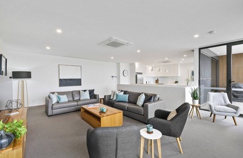Anglesea House | Across the road from Main Beach Anglesea- luxury new townhouse, steps to cafes