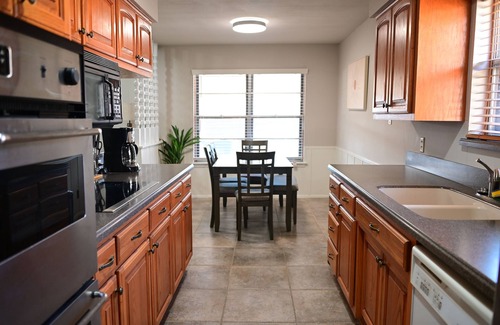 Universal City House | Across-the-Street Charmer: Your Next Home Beckons!