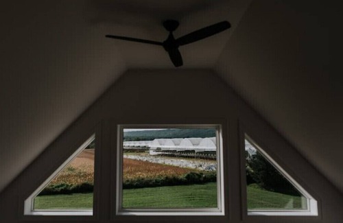 Kings County House | "Across the Way" 3-Bedroom Country Homen