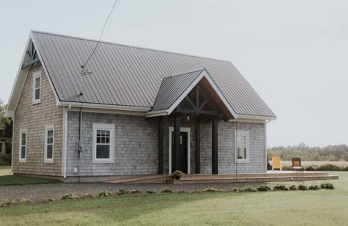 Kings County House | "Across the Way" 3-Bedroom Country Homen