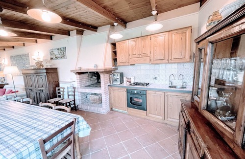 Spoleto House | Activities for the sporty Or be a lounge lizard Everything here Sleeps 10