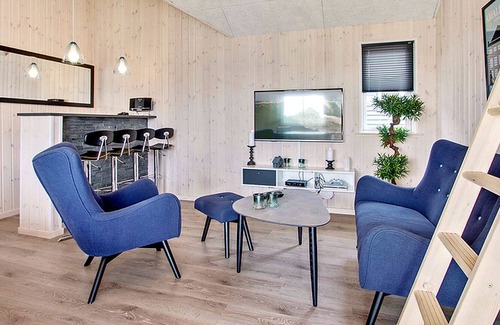 Vejby House | Activity house on a large lawn with pool and XL kitchen