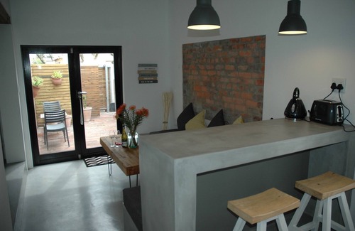 Bloubergstrand Apartment | Adams Place Beautiful Apartment In Table View