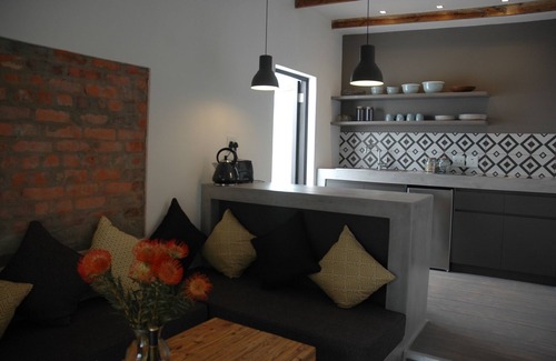 Bloubergstrand Apartment | Adams Place Beautiful Apartment In Table View