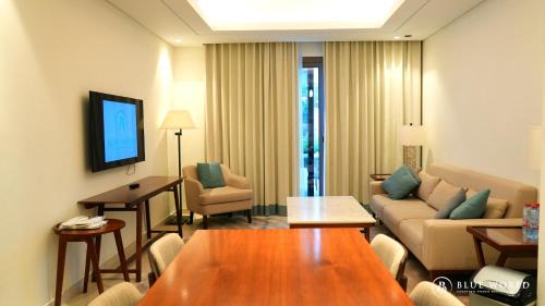 Sharm Apartment | Address Beach Resort Fujairah Apartment by Blue World - 1