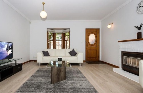 North Adelaide House | Adelaide Style Accommodation - Getaway in North Adelaide - Close to City