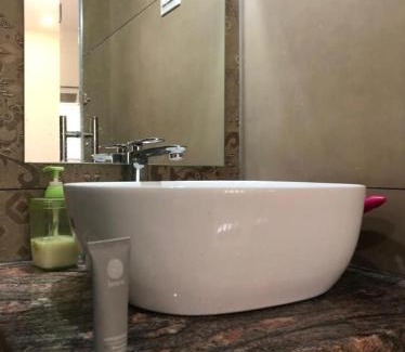 Samse House | Adis Home with Private Stream and Waterfalls