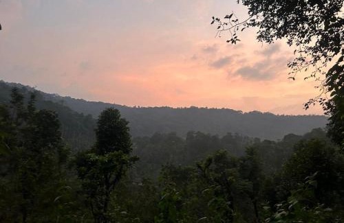 Samse House | Adis Home with Private Stream and Waterfalls