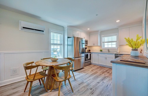 Surf City Apartment | Adjacent 1st Floor: 1007 (Queen) & 1008 (King)