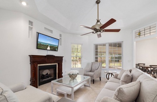 Fellowship House | Adjacent to WEC! Great 3 bedroom home! Dogs Welcome! - Sherman Oaks 624