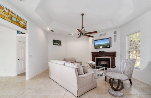 Fellowship House | Adjacent to WEC! Great 3 bedroom home! Dogs Welcome! - Sherman Oaks 624