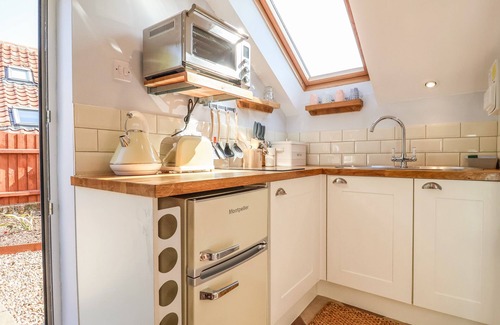 Woodbridge Cottage | ADMIRAL COTTAGE, pet friendly, with a garden in Snape, Suffolk