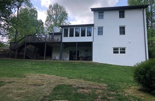 Gainesville House | Admiral's Club, wide cove, spa, pool/ping pong/air hockey/poker tables