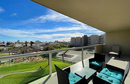 Las Conchas Apartment | Admire Sea View From a Stunning Condo by Premium