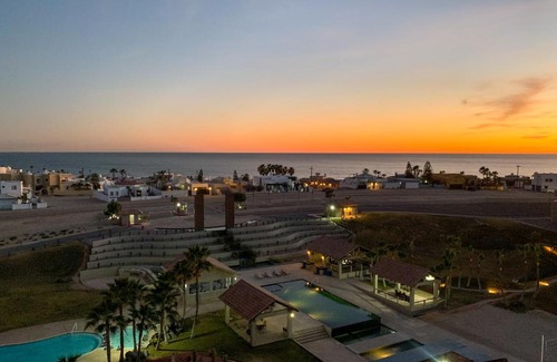 Las Conchas Apartment | Admire Sea View From a Stunning Condo by Premium