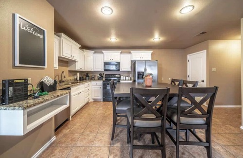 Lubbock House | Adobe Abode Duplex A - 4BR/3BA - South Lubbock
