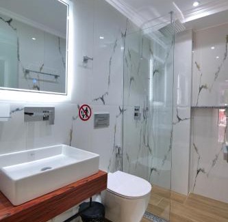 Qender Hotel | ADORA's VIEW HOTEL