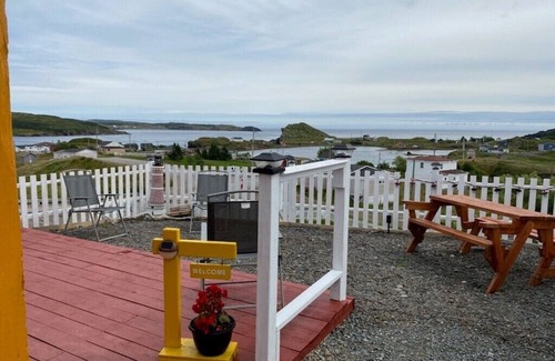 Terra Nova Cabin | Adorable 2-bedroom guesthouse with an amazing view