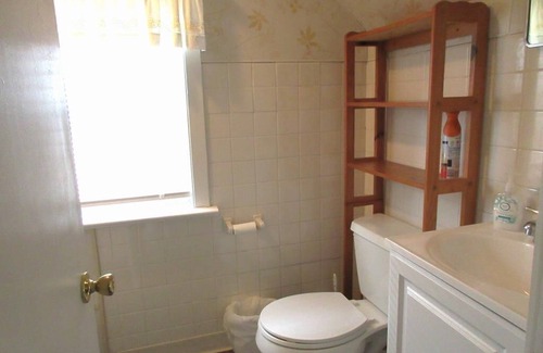 Ship Bottom Apartment | Adorable 2 bedroom second floor duplex in Ship Bottom, short walk to the beach.