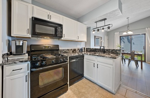 Gahanna House | Adorable 3 bed, 1.5 bath Ranch Home with fenced yard