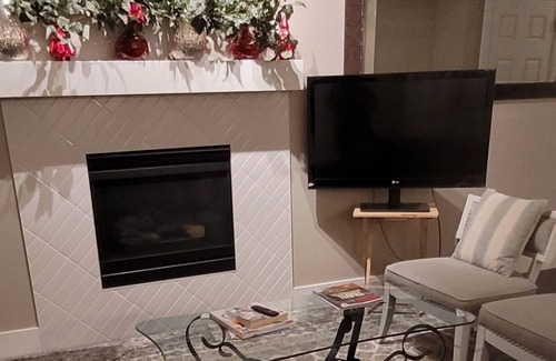 Calgary House | Adorable 3 bedroom detached house in serene neighborhood.