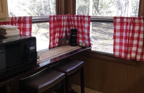 Pocono Pines House | Adorable & affordable! Minutes from Camelback and Kalahari!