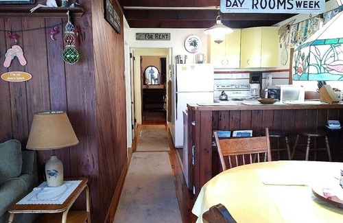Stone Harbor Cottage | ADORABLE bay front cottage is tucked away on a quiet street with amazing SUNSET VIEWS