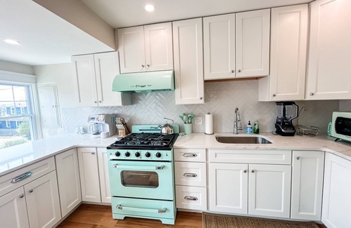 Beach Haven House | Adorable Bayfront Cottage w/Heated Pool 2 Bed/1 Bath