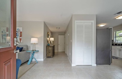 Indian Beach Sapphire Shores Cottage | Adorable Brach Cottage Bungalow in Sunny Sarasota