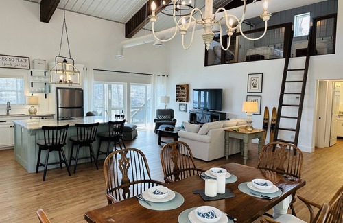 Logan Cabin | Adorable Cabin on Smith Lake in AL. Beautiful views and comfy living for you!