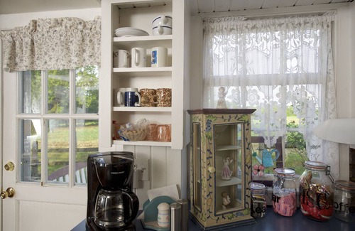 Paradise Cottage | Adorable Carriage House Surrounded by Amish Farms on the Grounds of Historic B&B