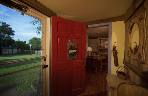 Paradise Cottage | Adorable Carriage House Surrounded by Amish Farms on the Grounds of Historic B&B