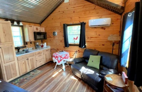 Granbury Cottage | Adorable Cottage on 4 Acres near Downtown Granbury