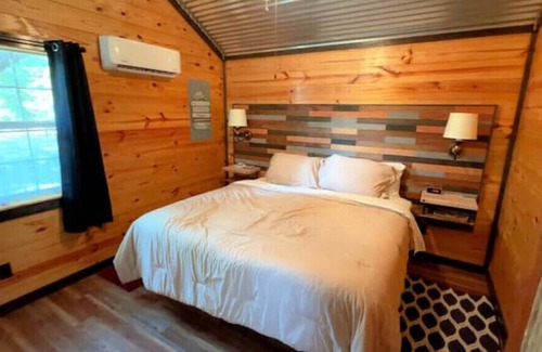 Granbury Cottage | Adorable Cottage on 4 Acres near Downtown Granbury