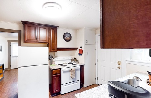 Springfield House | Adorable dog-friendly duplex near Main Street with full kitchen