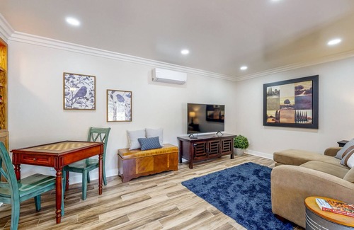 Fallbrook Cottage | Adorable Farm Stay, Close to Temecula Wine Country