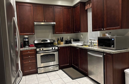 Ajax House | Adorable Full house in Ajax Incl Basement