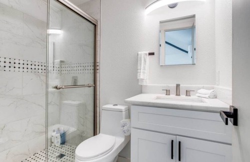 North Dallas House | Adorable Guest House/Private Yard