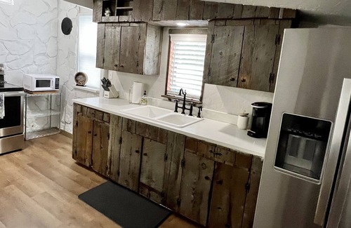 Coeur d'Alene Cabin | Adorable Harbor Island Hideaway