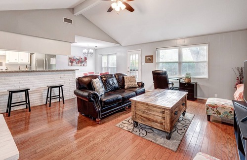 George Bush Park/Eldridge House | Adorable Home in the Energy Corridor, Houston - next to Village Int. School