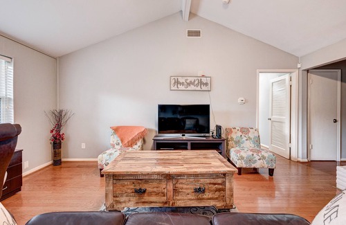 George Bush Park/Eldridge House | Adorable Home in the Energy Corridor, Houston - next to Village Int. School