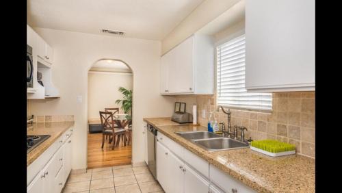 Rancho Oakey House | Adorable House only a few miles from the Strip