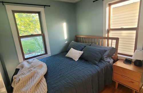 Traverse City Cottage | Adorable peninsula cottage orchard with private hot tub - near vineyards
