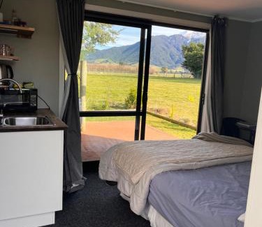 Staveley House | Adorable studio cottage with mountain views