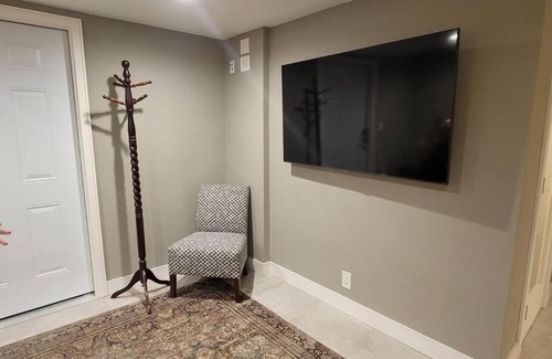 San Leandro Apartment | Adorable Studio with Indoor Fireplace